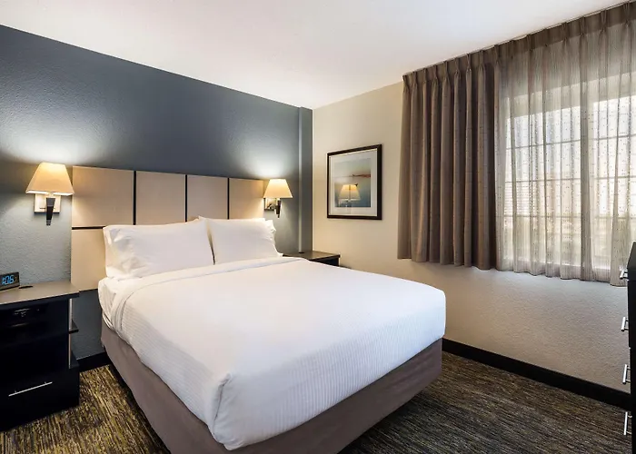 Sonesta Simply Suites Chicago Waukegan