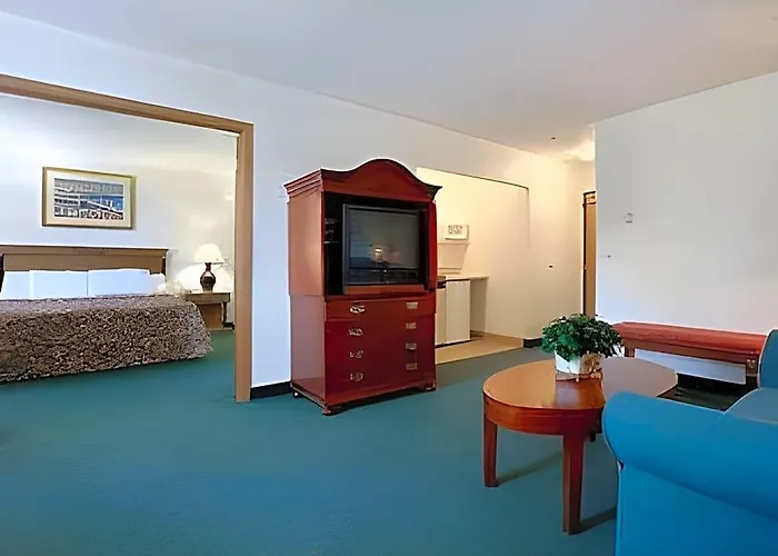 Travelodge By Wyndham Waukegan Gurnee